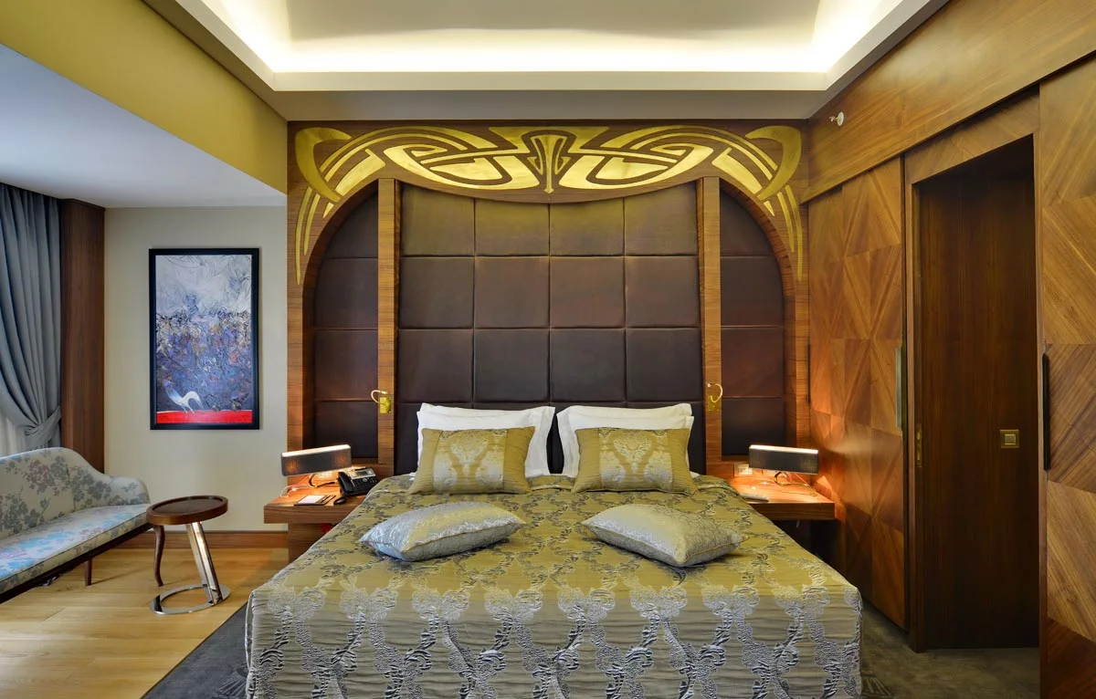 Mona Hotel
